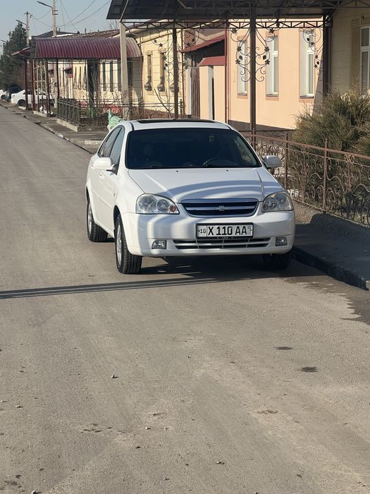 Ласетти 1.8 сотилади