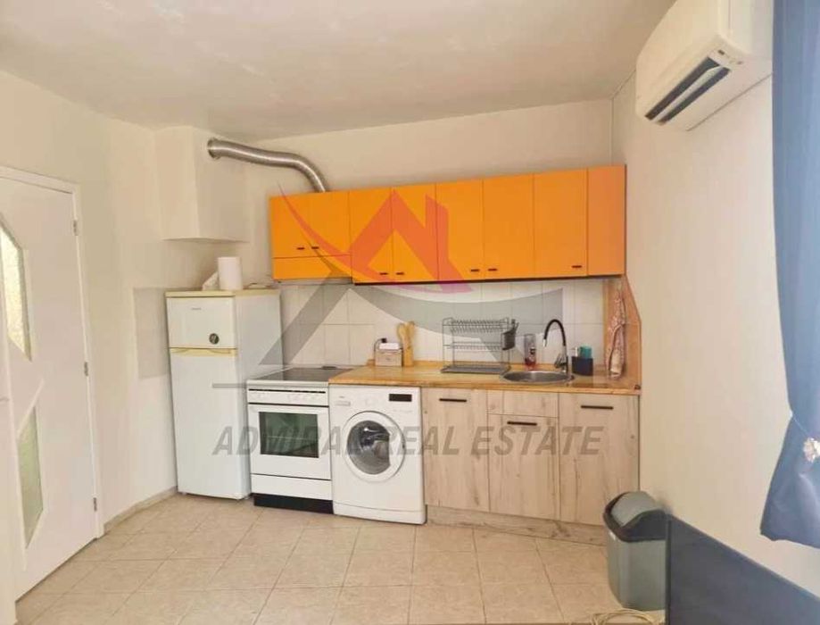 Дава се под наем Тристаен апартамент в Варна, Левски - 60 кв.м за 614 € - Снимка #1