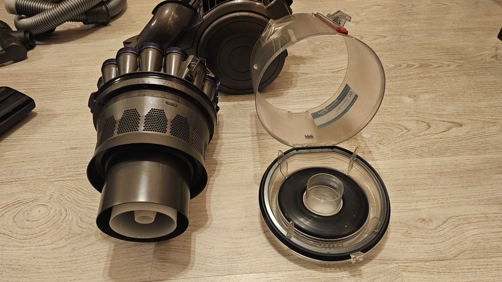 Dyson DC32 – реновирана, отлично състояние, с нов оригинален двигател