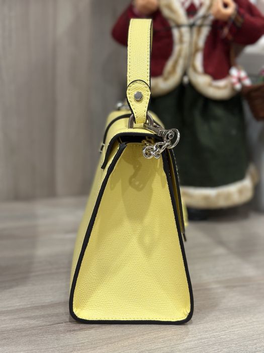 Жълта чанта Guess