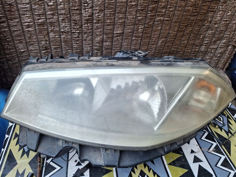 Far stanga Renault Megane 2 fara lupa