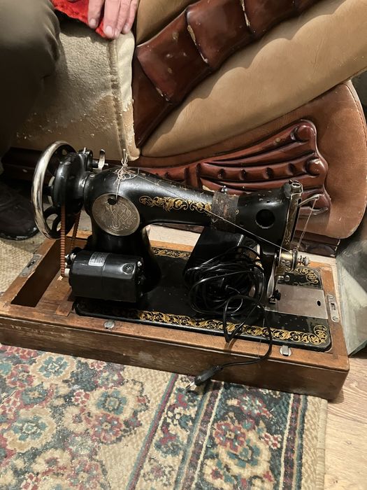 Продам швейную машинку