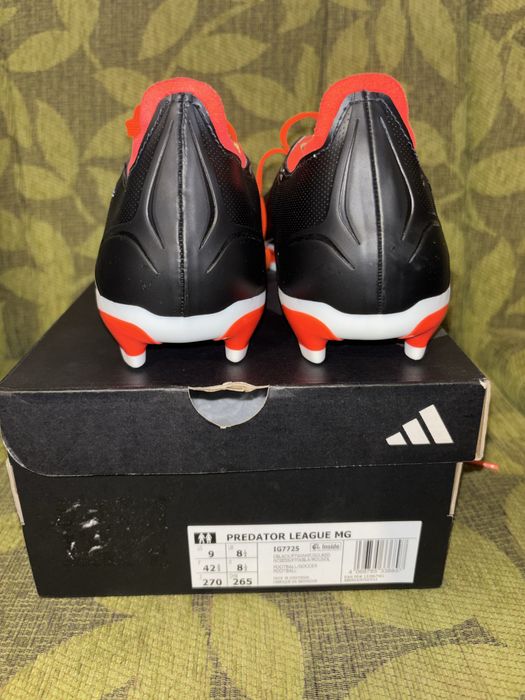 Нови футболни обувки Adidas Predator league  MG