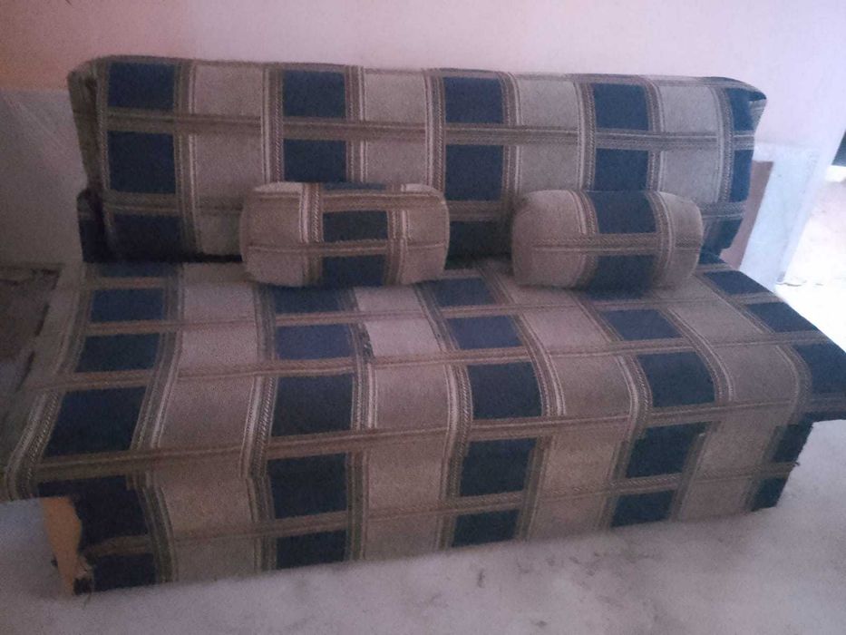 Bucătărie și living complete, aproape noi