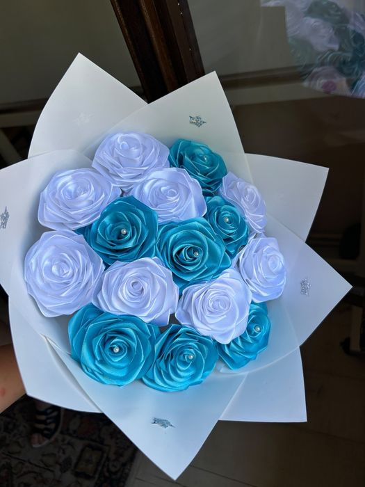Buchet trandafiri satin