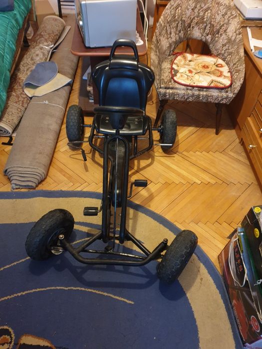 Kart cu pedale.pt.copii 6-8 ani,detalii in poze-reale.