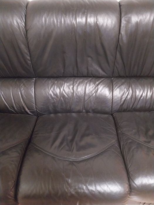 Черен кожен диван