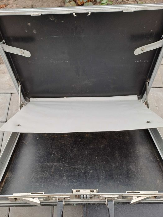 Советские  чемоданы  разноцветные