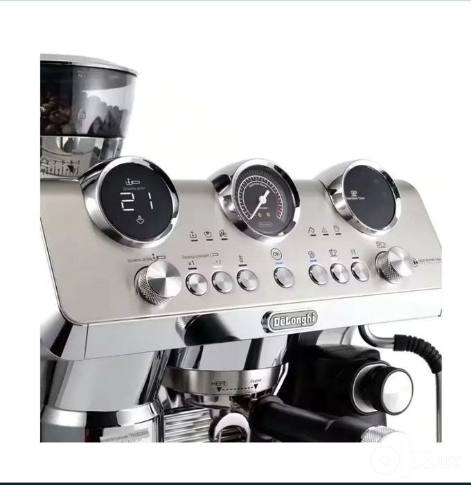 Кофеварка Рожковая DeLonghi EC9885.M