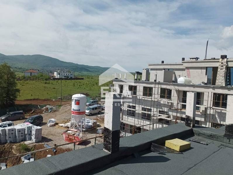 ЕРА Фаворит продава многостаен двуетажен мезонет в новострояща се сгра