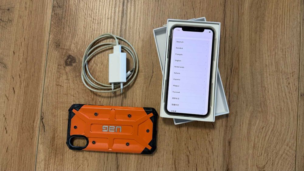 iPhone X 256 GB Silver – folie, cutie și încărcător