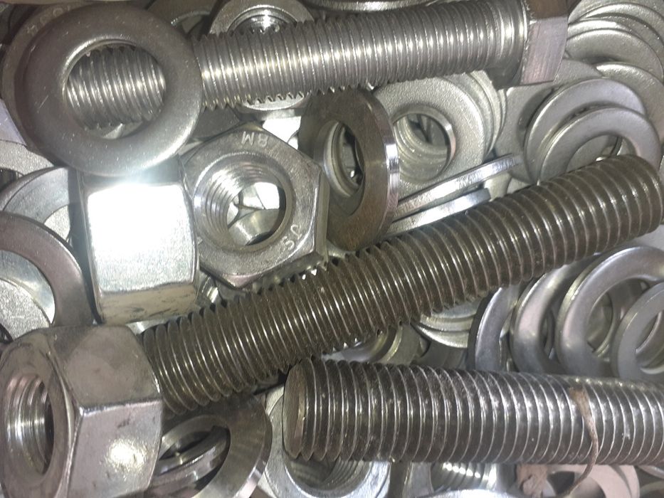 Suruburi de inox