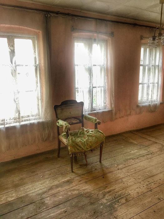 Къща 200 кв + двор 427 кв