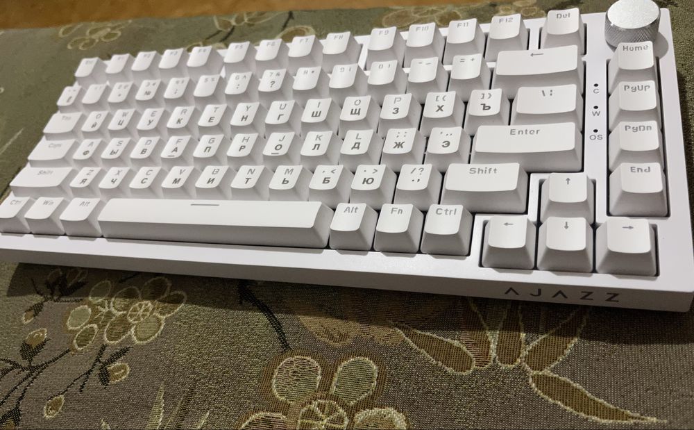 Ajazz ak820 на белых свитчах