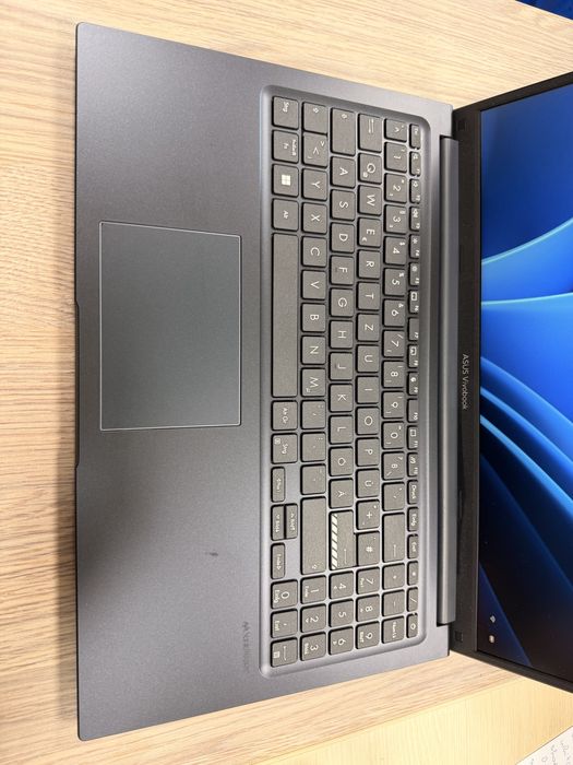 ASUS Vivobook 15 – i5-1335U, 16GB RAM, 512GB SSD, IPS