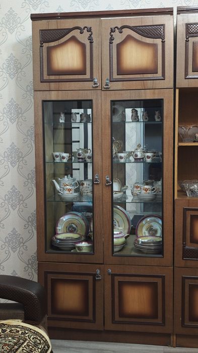 Продаю сервант для посуды, со шкафом.