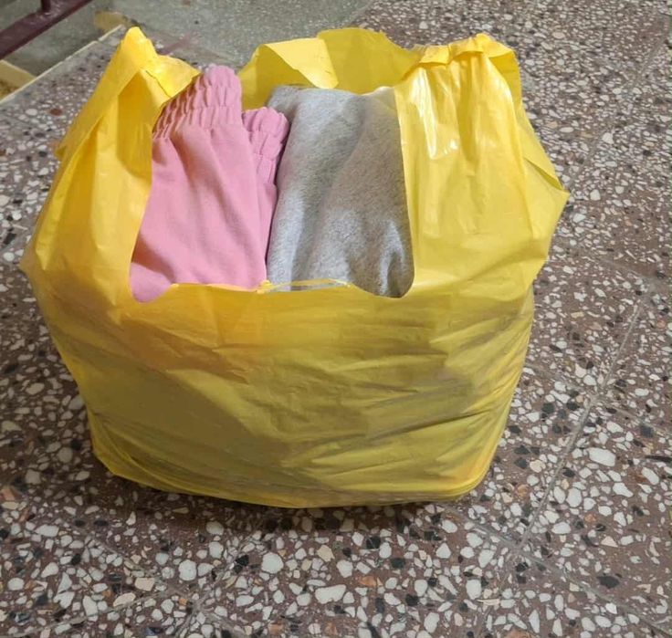 Hăinuțe băiețel 0-12 luni,  haine  fetiță 10-15 ani,stare medie.