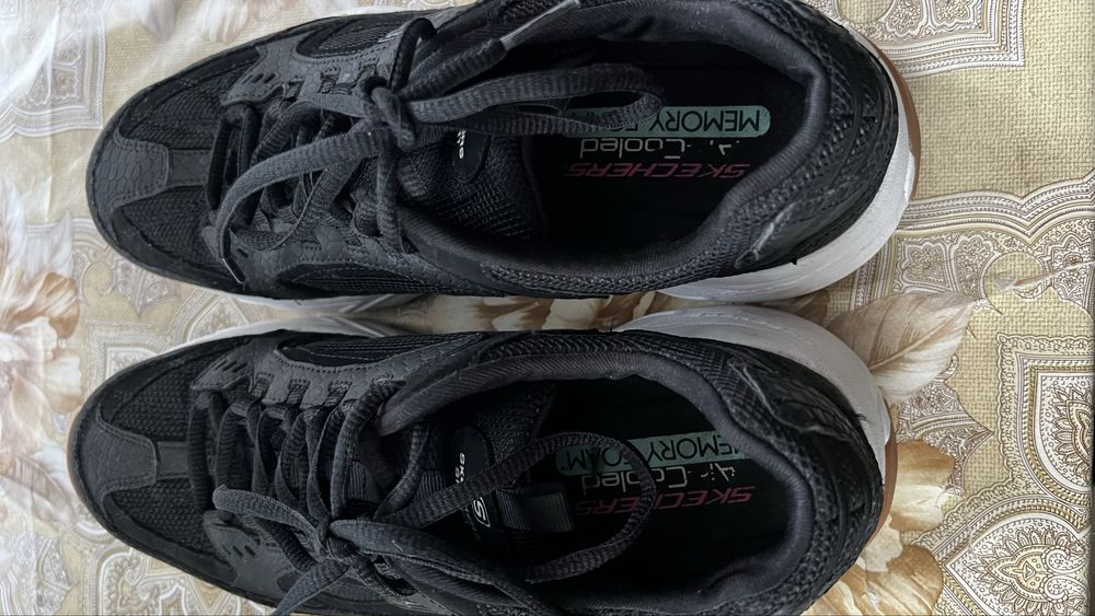 Adidasi Skechers Sport