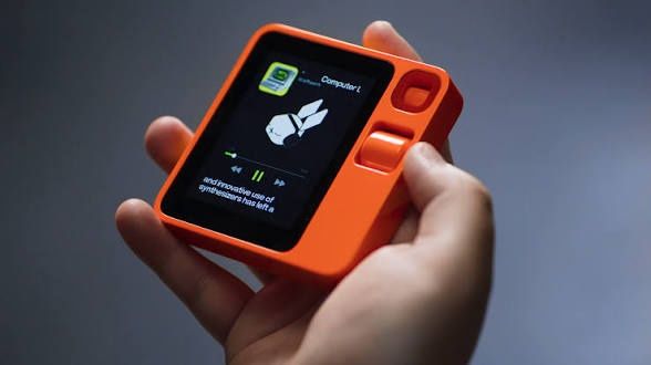 AI компаньон Rabbit R1