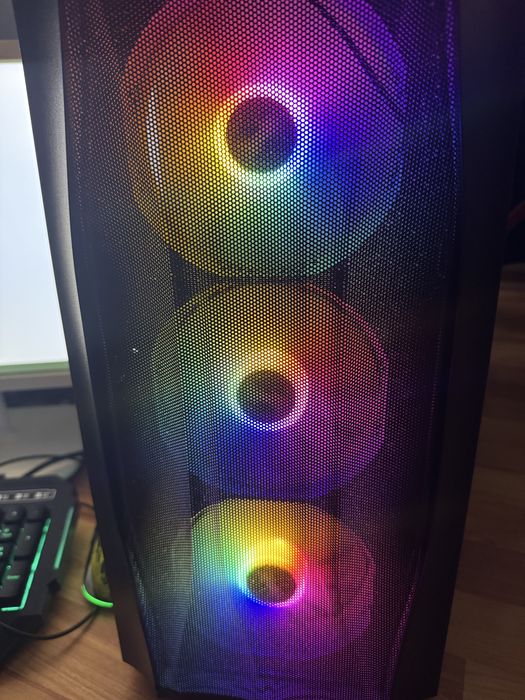 Vand pc gaming i3 placa video rx 570 8 gb