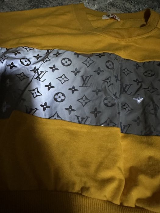 Свитер кофта—————-