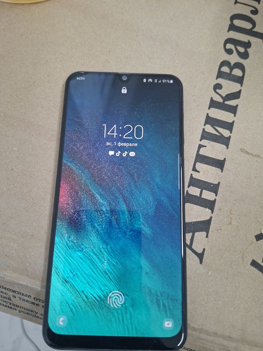 Самсунг А50 в хорошем состоянии