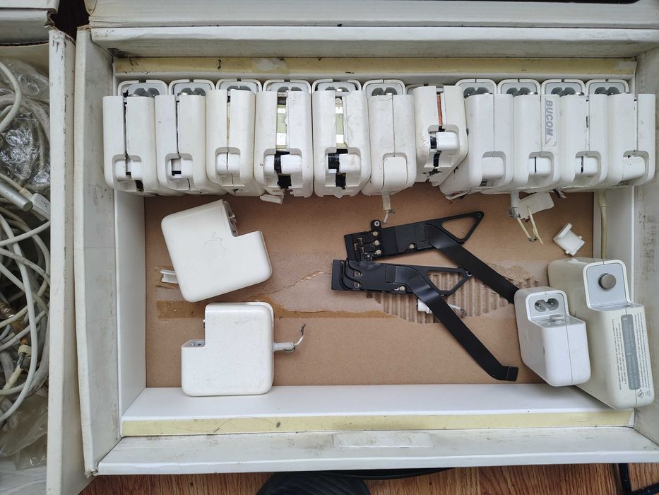 LOT Alimentatoare Apple magSafe 1 & 2   29 Bucati