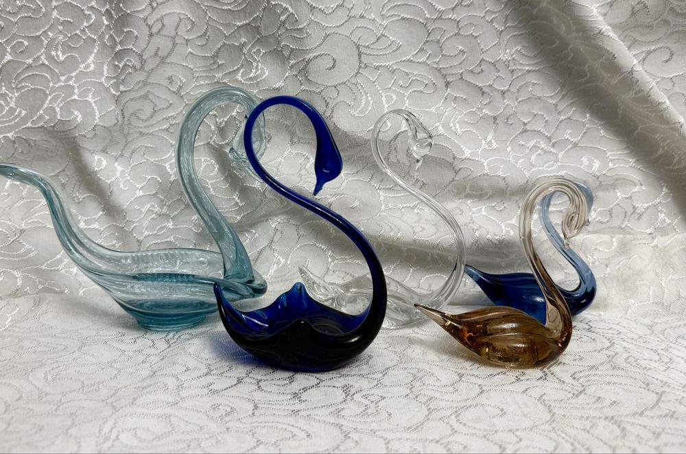 Лебеди из стекла, сувениры, подарки