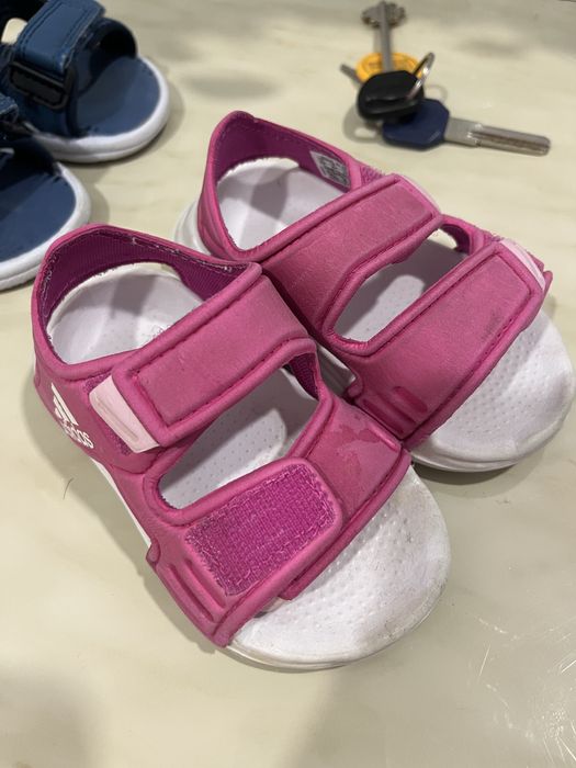 Сандали на девочку adididas