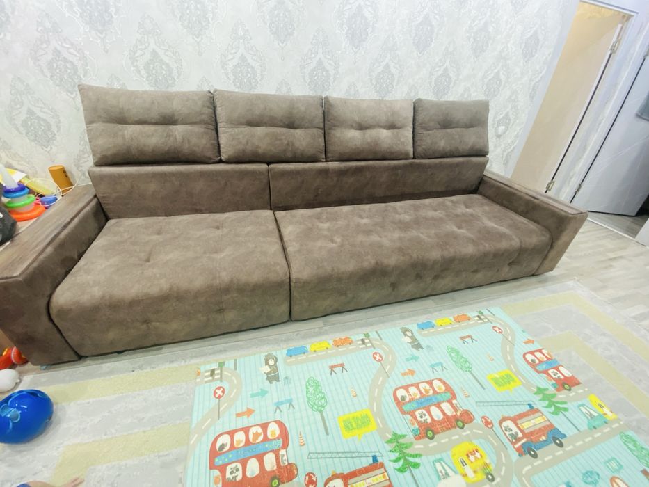 Продаётся стильный диван 3,5 м