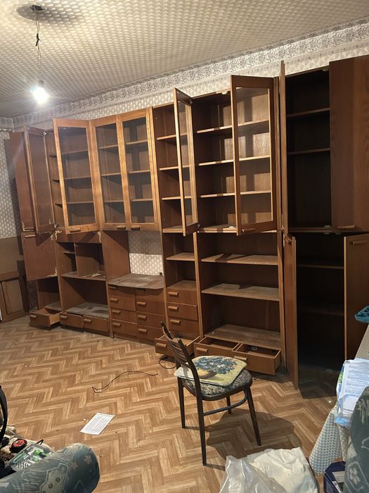 Продам стенку, шкаф, столы, бар