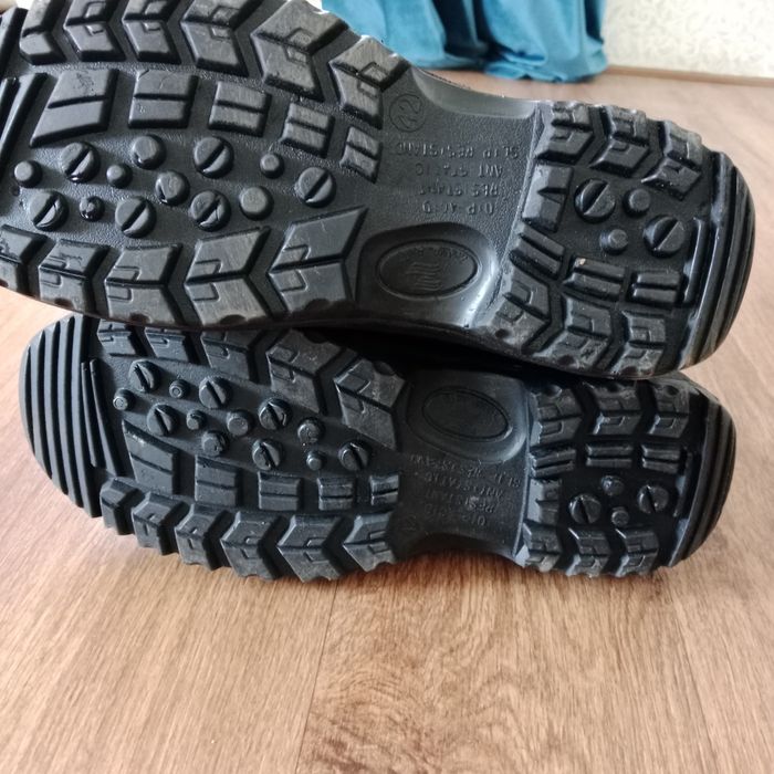 Продам новые сапоги 42р