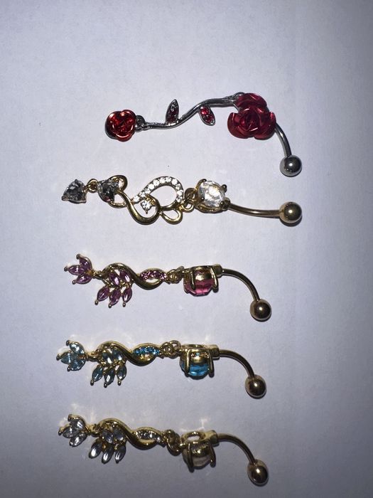 Пиърсинги пъп/ устна / уши / вежда