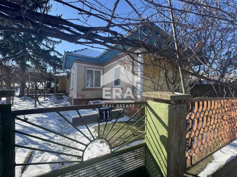 ЕКСКЛУЗИВНО! ЕРА Дръстър предлага за продажба къща с голям двор в кв.