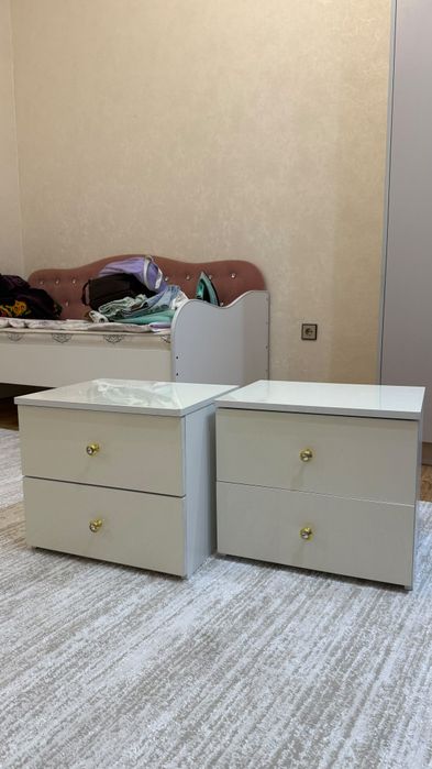 Прикроватные тумбы