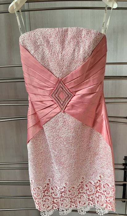 Цената е за 4бр Нови, официални дизайнерски рокли на едро