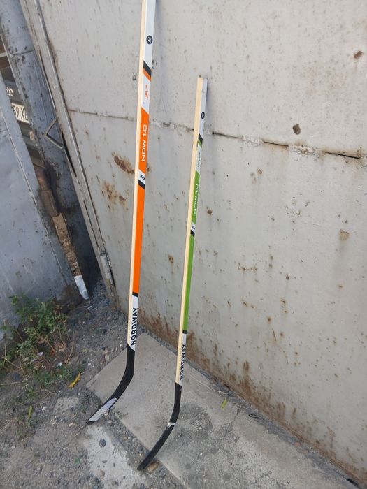 Продам клюшки две