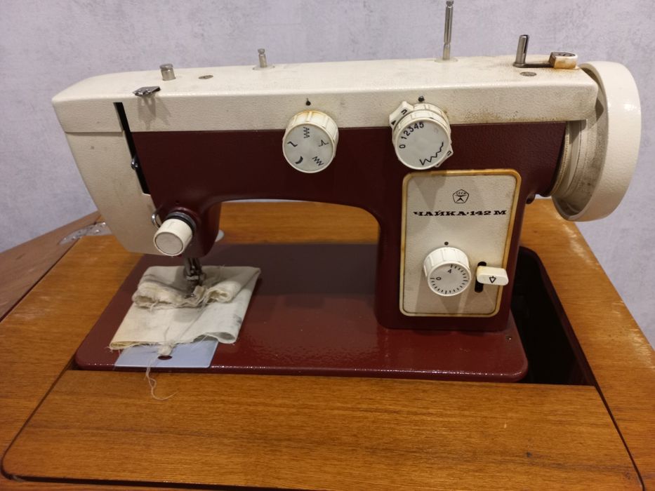 Продам швейную машинку