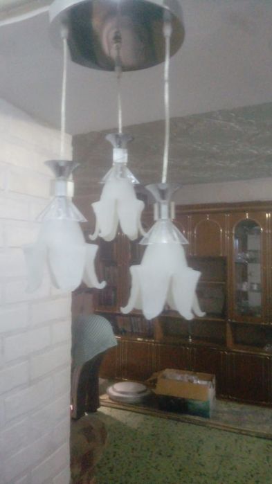 Срочно продам люстру