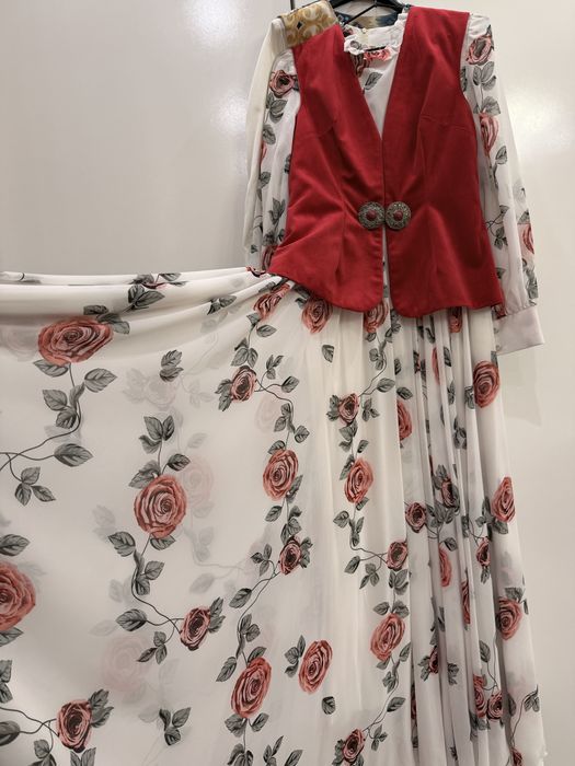 Продам платье с камзолом