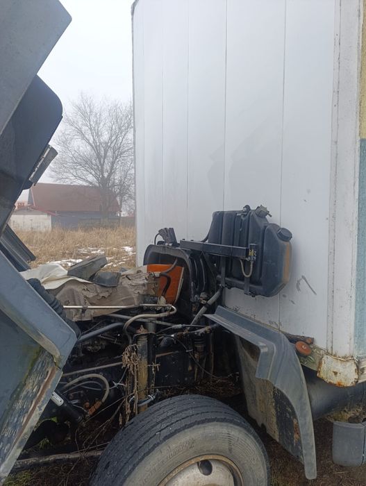 Stupină mobilă pe camion – de vânzare sau piese