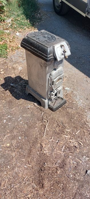 Чугунена печка на дърва