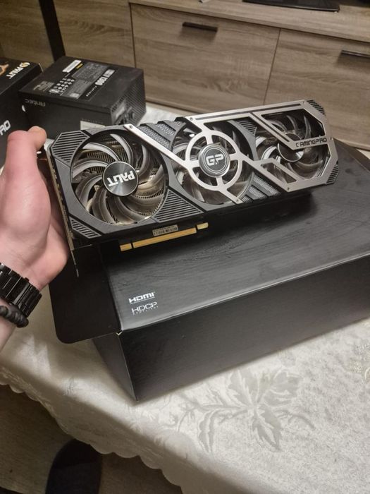 Видео карта и захранване . Използвани са 10 дни .