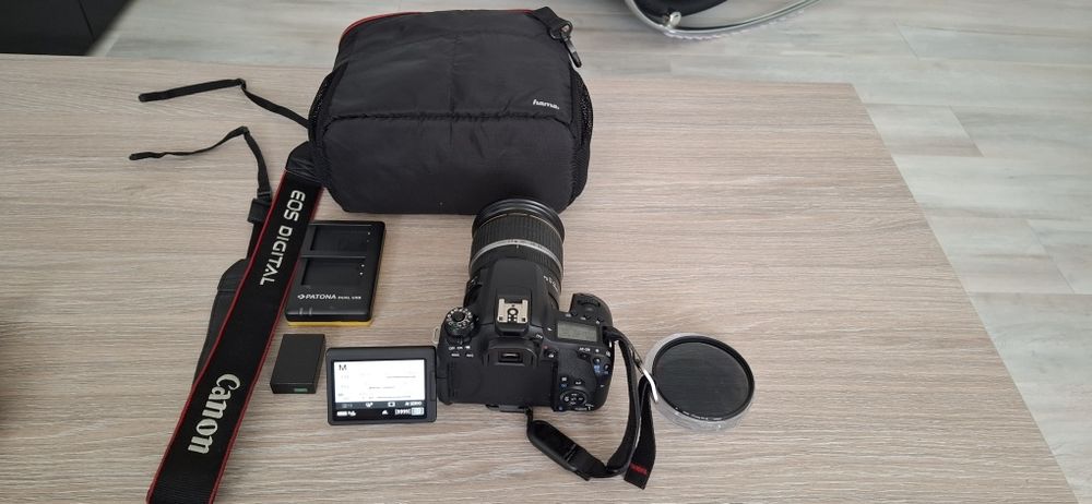 Canon 77D +  canon efs  17-55mm f 2.8