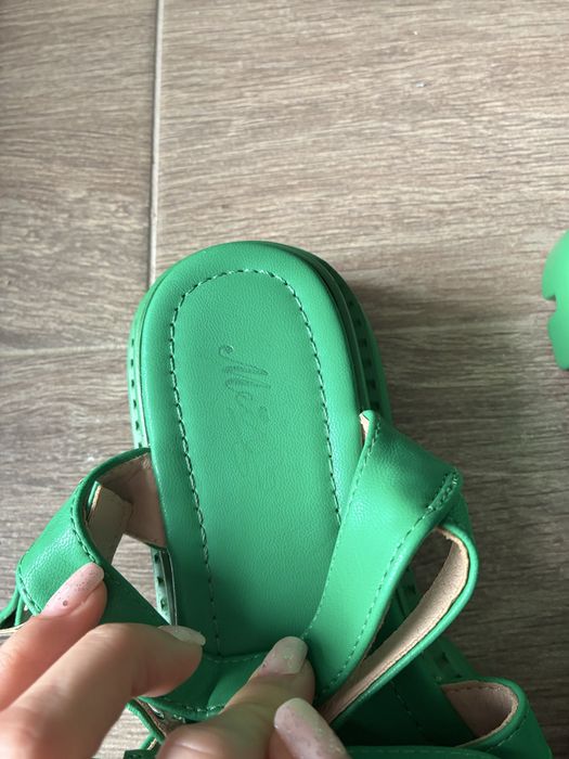 Sandale cu platforma