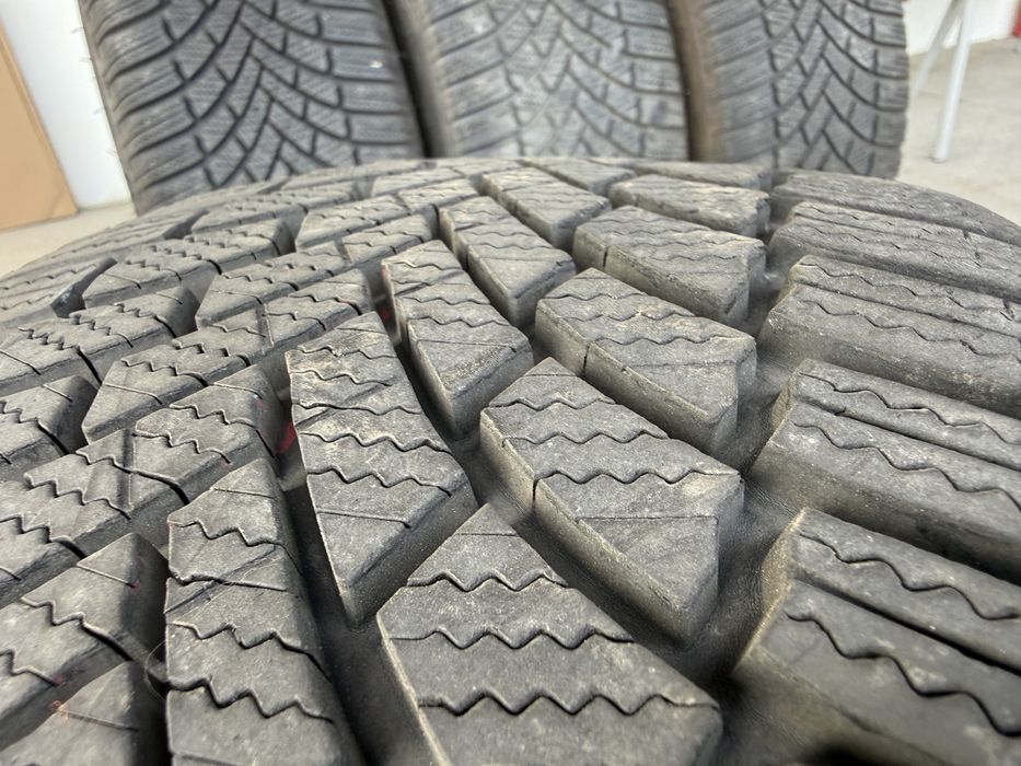 4бр. ОТЛИЧНИ Зимни Гуми С Борд 225/45R/17 XL -BRIDGESTONE- DOT:3619- 6.8мм+4.6мм