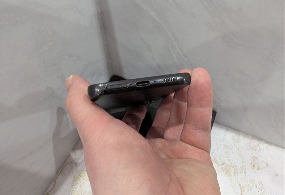 Samsung s23 в отличном состоянии