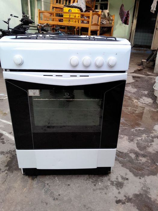 Срочно продаётся газ плита indesit