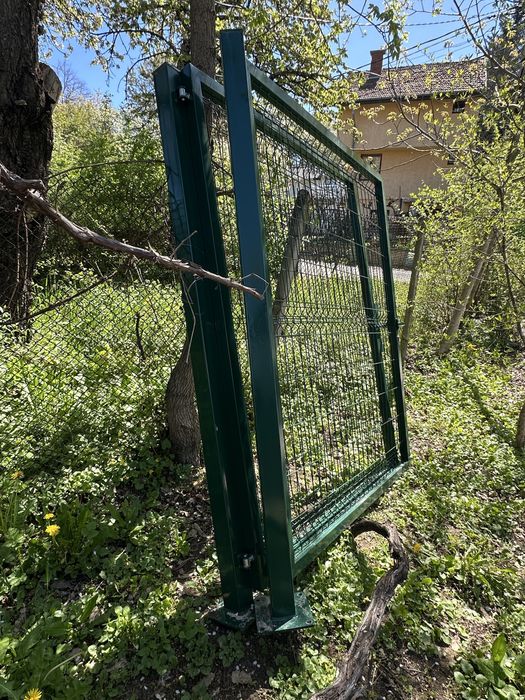 Двукрил портал със заключване