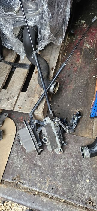 Пиропатрони с панти и амортисьори за преден капак  Мерцедес w212